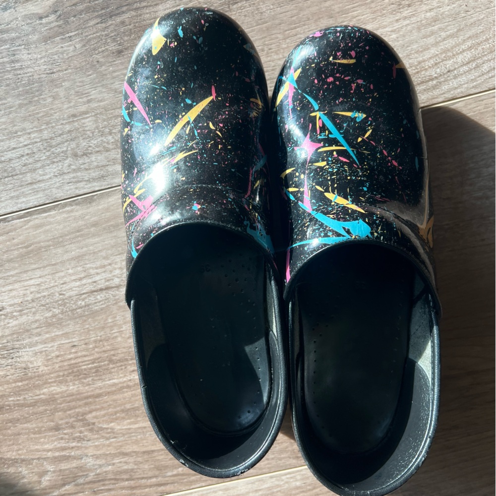 Dansko paint splatter clog size 39 clean good conditions minimal wear see pics - Picture 5 of 11